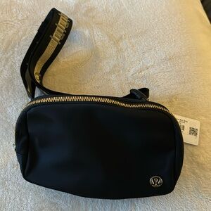 NWT Lululemon Black Gold Vapor Everywhere Belt Bag 1L